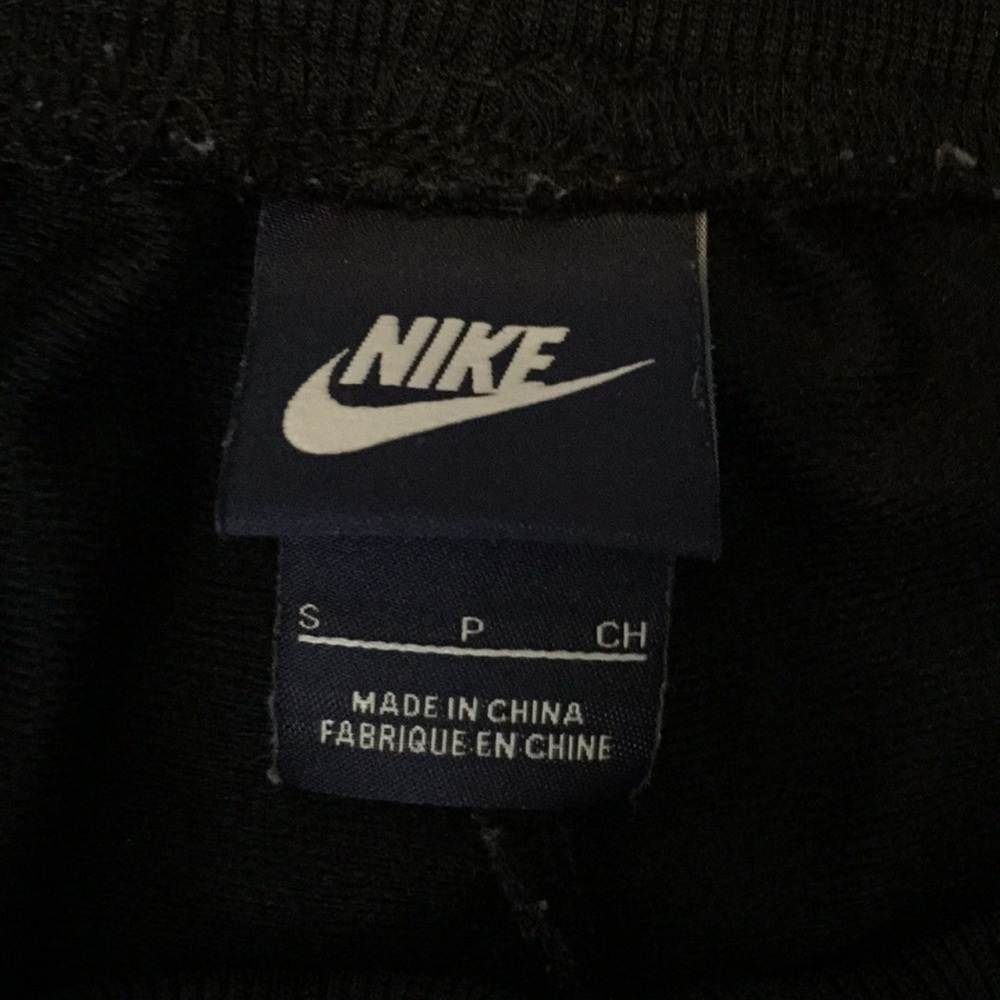Nike - Picture 4 of 4